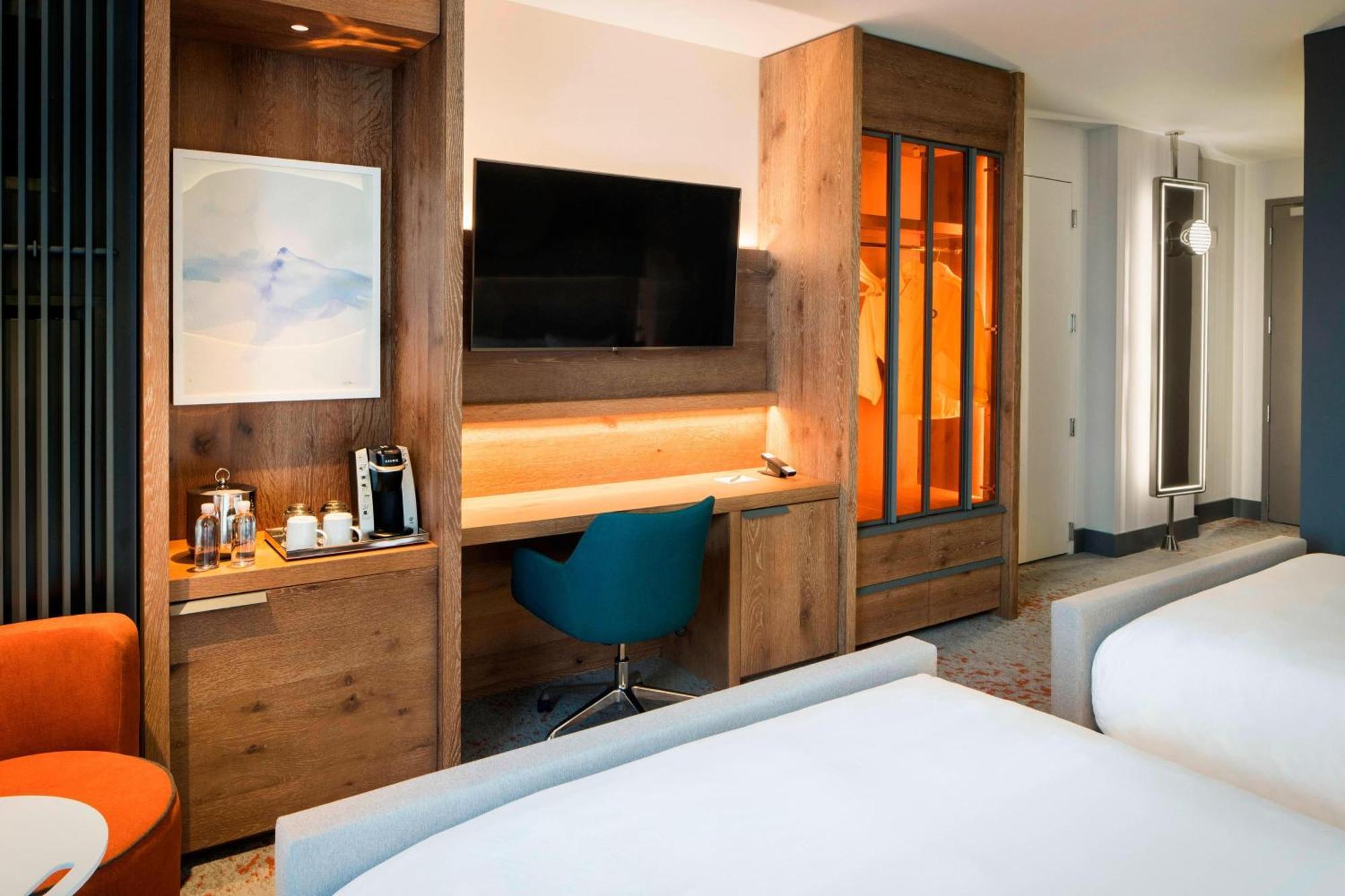 Queen Room Two Queen Beds Roll Shower Mobility Accessible